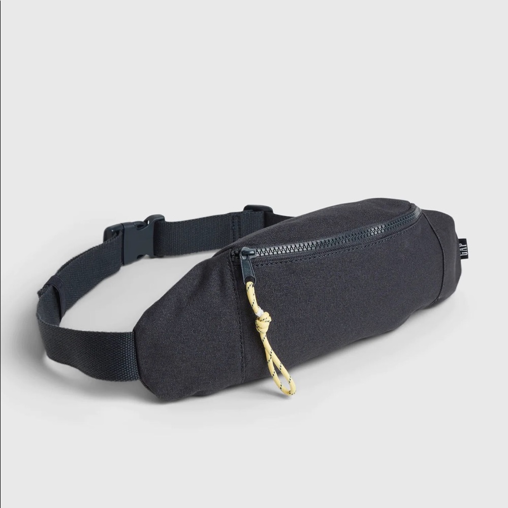Navy canvas fanny pack (NWOT)